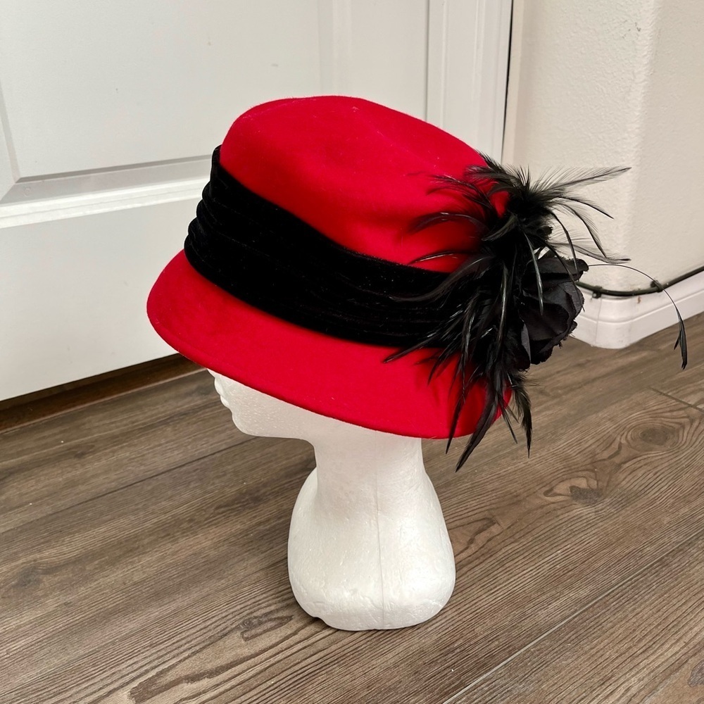 100% wool Elegant Red and Black Feathered Women's Hat